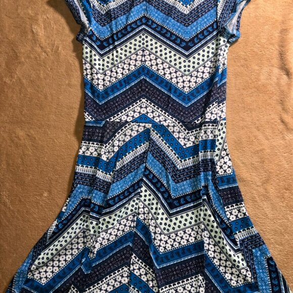 Joe Boxer Women Sm Blue White Chevron Geometric Fit Flare Short Sleeve Dress (U) - Picture 6 of 6